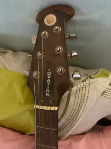 Violão Ovation