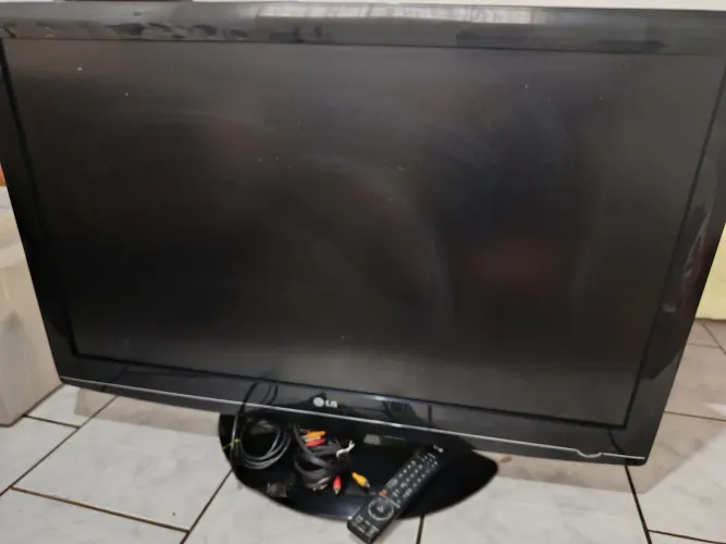 Doação - TV LG 42" com Defeito (Modelo 42LG50D)