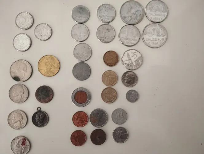 Moedas e cédulas antigas