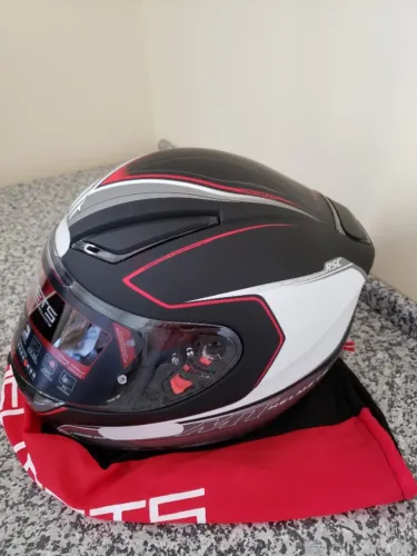 Capacete marca MT modelo Revenge Limited Evo Tamanho 60 com Selo Inmetro