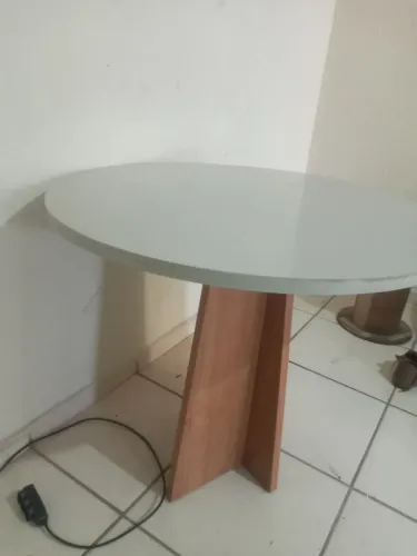 Mesa tampo redondo removível mdf seminova