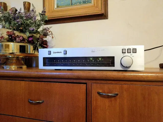 Tuner Gradiente Model 7 