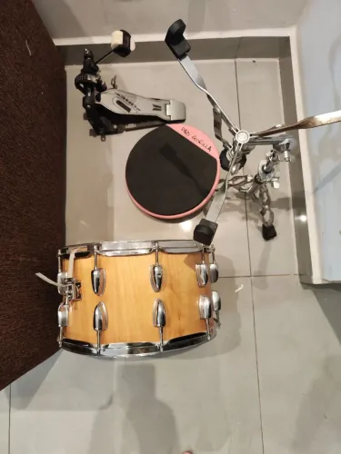 Vendo caixa, pedal D One+ pad + estante da caixa.$500. ZAP 17.99165.1667