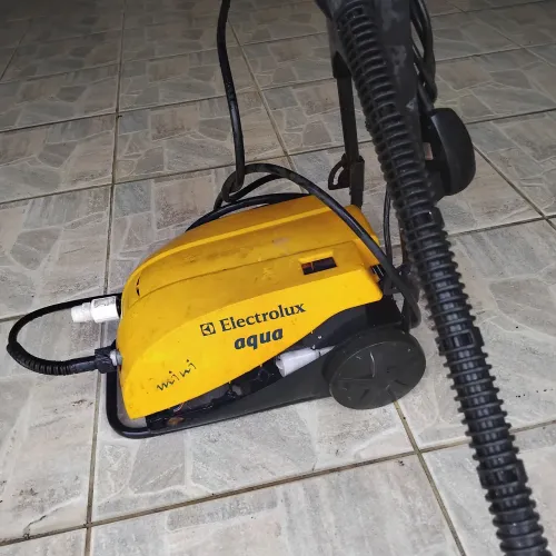 VENDO LAVADORA DE ALTA PRESSÃO DA MARCA ELECTROLUX 220 VOLTS. 