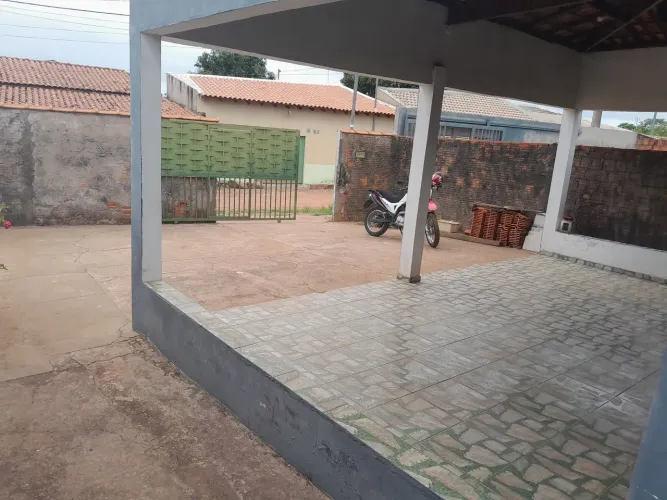 Vendo uma casa no bairro Jardim passaredo 