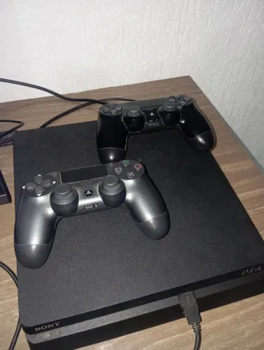 PS4 Slim 1TB + 1 controle original