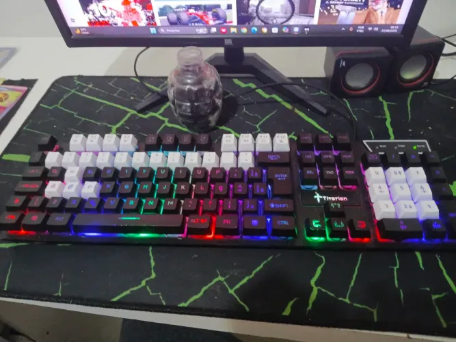 Teclado gamer 80% titorion com rgb acompanha 33 teclas extras