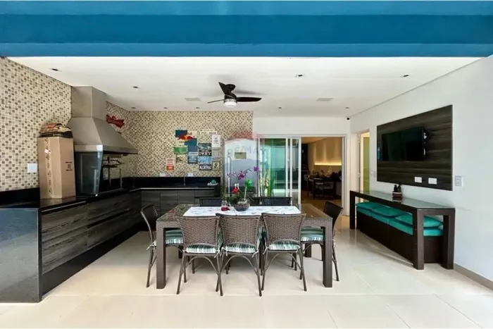 Residência Exclusiva, Totalmente Mobiliada, com Lazer Privativo e Ambientes Integrados