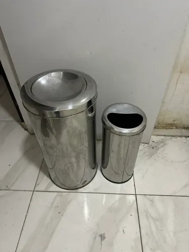 Lixeiras de Aço Inox Tampa basculante e Meia Lua