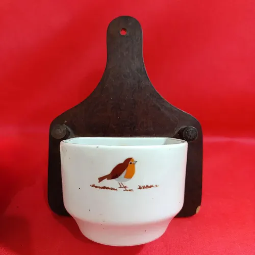 Saleiro em Porcelana Polovi Germer Adornado com Passarinho e Moldura de parede 22,5cm