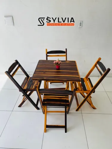 Conjunto dobrável envernizado