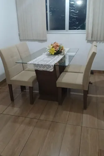 JOGO DE MESA DE VIDRO COM 4 CADEIRAS, DETALHES NAS FOTOS. 