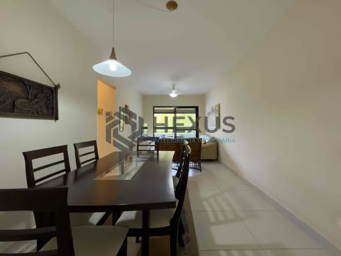 Apartamento com varanda e lazer na beira mar da Praia das Pitangueiras, Guaruja
