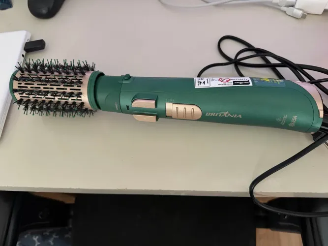 Escova Rotativa/ Secador bivolt Britânia (usada 2x)
