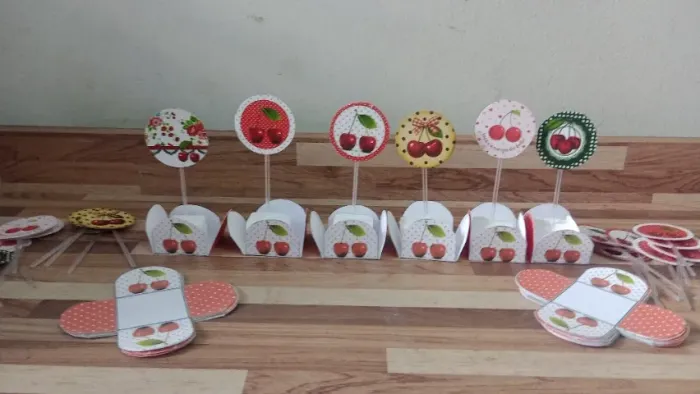 Toppers & Forminhas para doces com 35 unidades tema: Cereja