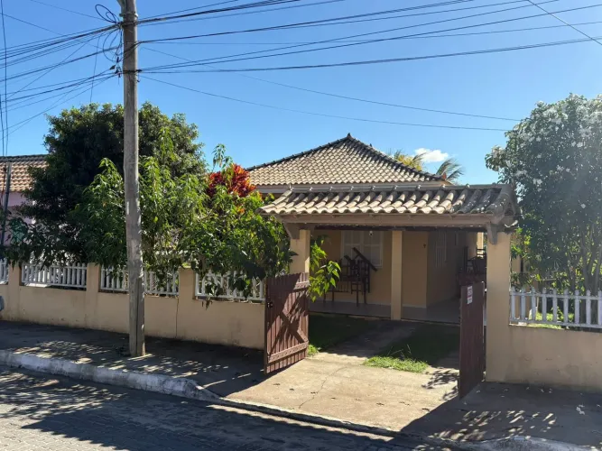 Casa para venda em Arraial do Cabo-RJ, bairro Caiçara: 2 quartos, 1 sala, 1 banheiro, 3 va