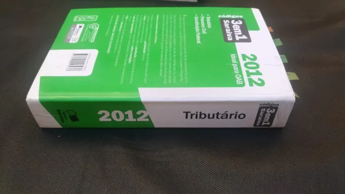 Livro Direito Ano 2012, usado, bom estado. E outros.