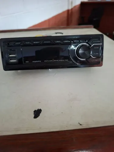 Rádio automotivo semi novo
