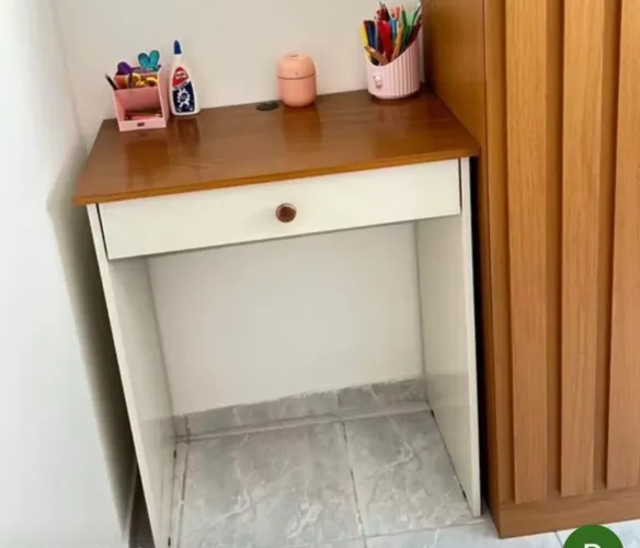 Mesa computador com cadeira