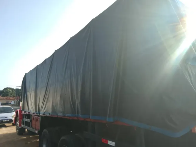 Carroceria graneleiro para 1620 piso de ferro 
