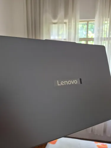 Vendo Lenovo slim 3 com ryzen 7 8840hs NOVO