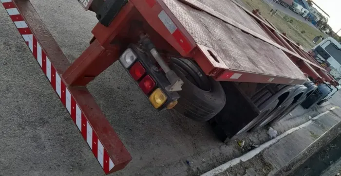 Carreta Porta Container Bugão Facchinni