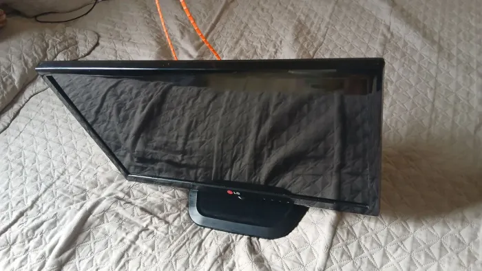 Vendo tv lg 22 polegadas