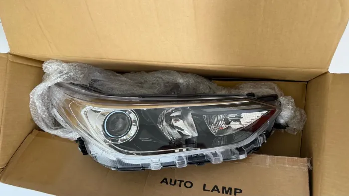 Farol Yaris XS