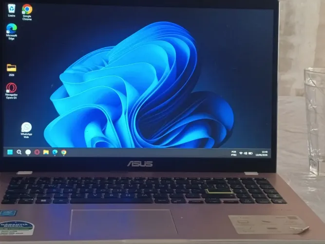 Notebook Asus Funcionando perfeitamente cor Rosa