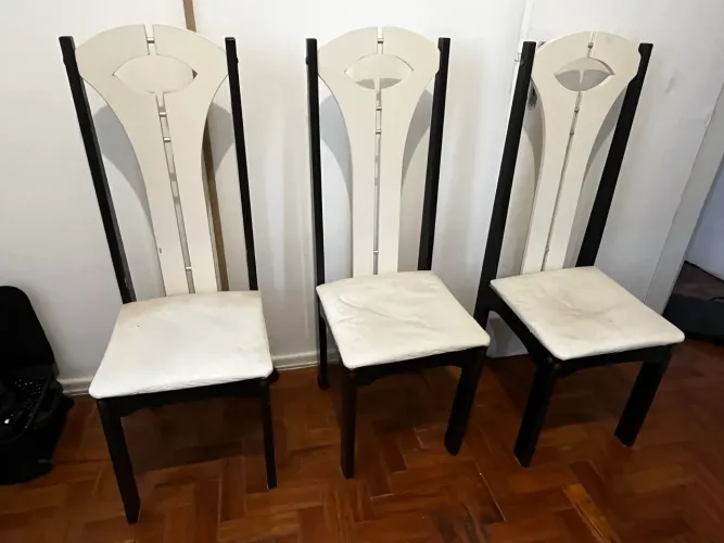 Mesa de sala com 3 cadeiras 
