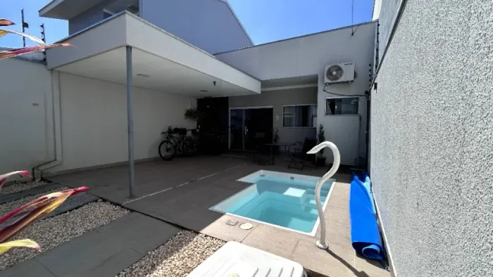Linda casa com piscina e armários planejados no Villa Branca, Jacareí - 5 min da Dutra