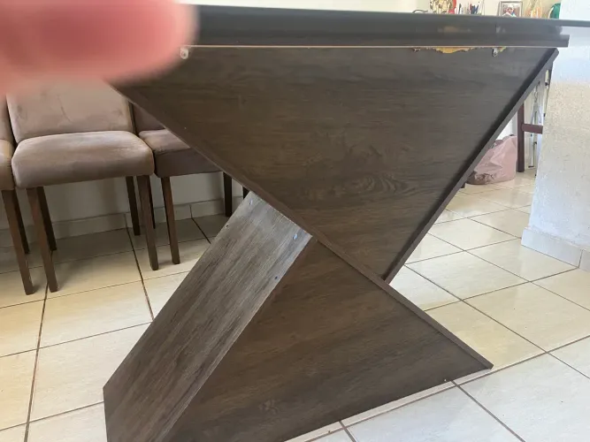 Mesa com seis cadeiras/ Tampo de vidro preto 
