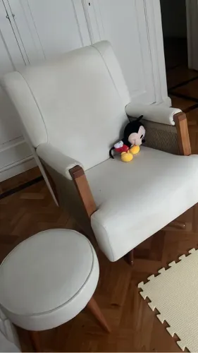 Cadeira de amamentação com pufft