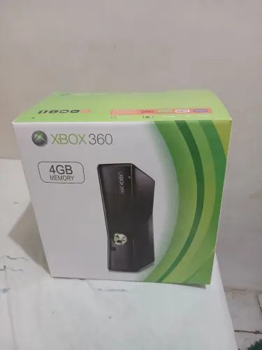 Vendo xbox 360 com 1 controle e 4 jogos originais ( ainda está na garantia)