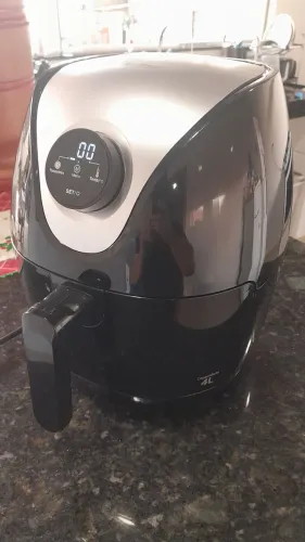 Air fryer multi dugital 4 Litros, semi nova, sem marcar de uso.