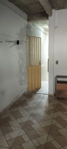 Alugo kitnet quarto sala cozinha e banheiro com box lavanderia água e luz incluso 
