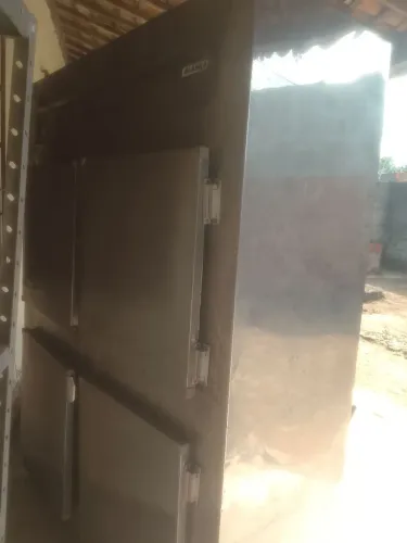 Vendo freezer 110 4 portas com duas funções
