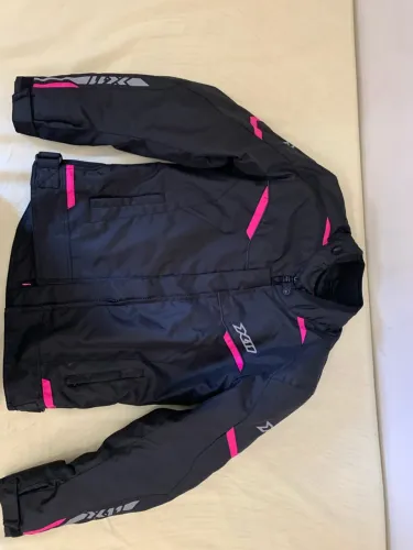 Vendo jaqueta de moto feminina X11 nova.