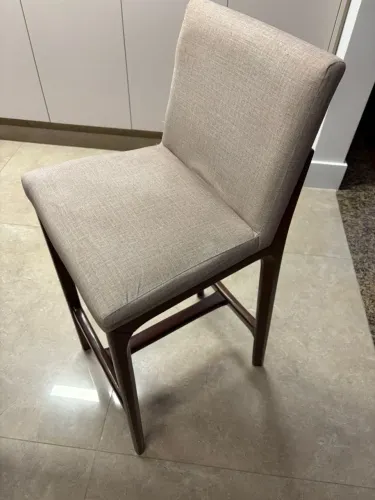Três Banquetas altas