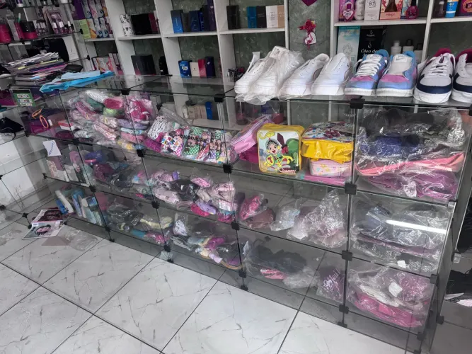 Vendo bancadas e prateleiras de vidro em ótimas condições
