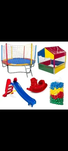 Cama elástica e piscina de bolinhas 