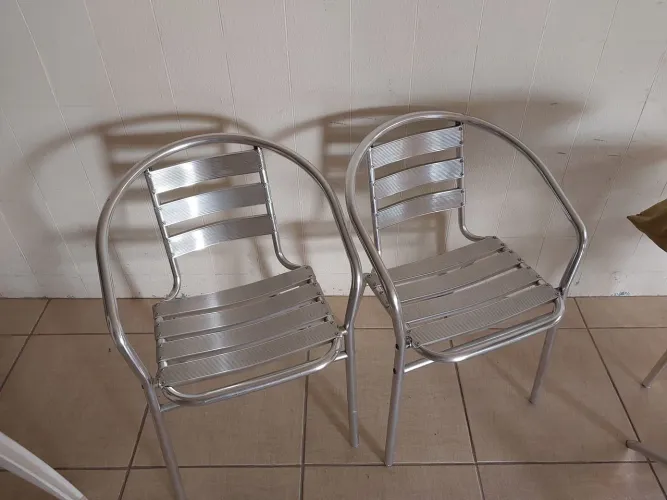 Mesa de alumínio tokio com quatro cadeiras 