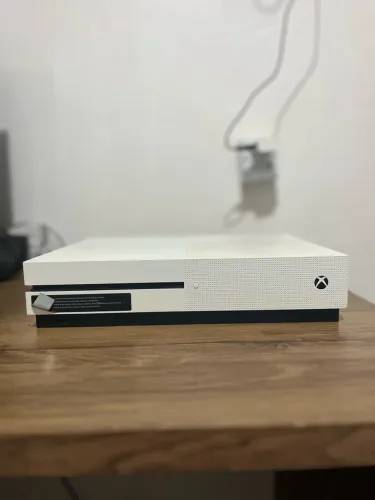 Vende-se Xbox ONE S