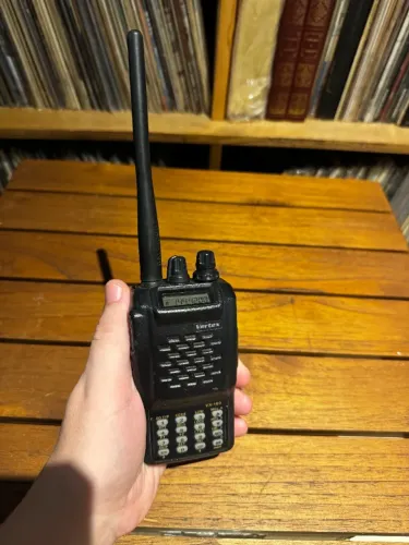 Rádio HT VHF Vertex Standard VX-150 - 2m 5W - Chassi de alumínio - Yaesu