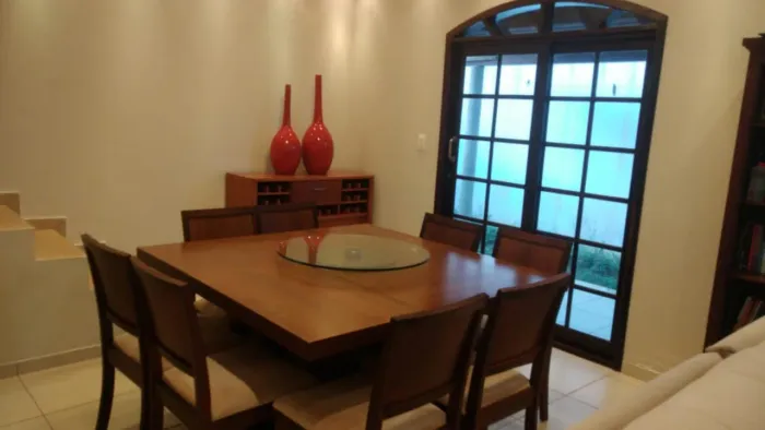 Casa Mobiliada / Residencial Santa Terezinha / 3 dormitórios sendo 1 suíte / Sobrado com p