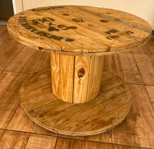 Vendo mesa carretel com rodinhas