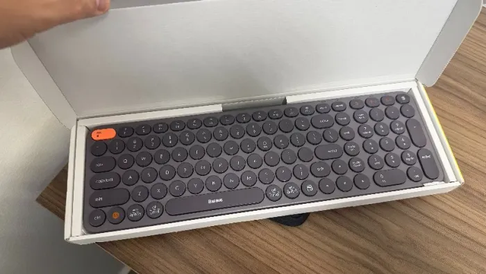 Teclado Baseus k01B - Seminovo - Pouquíssimo usado. Na caixa.