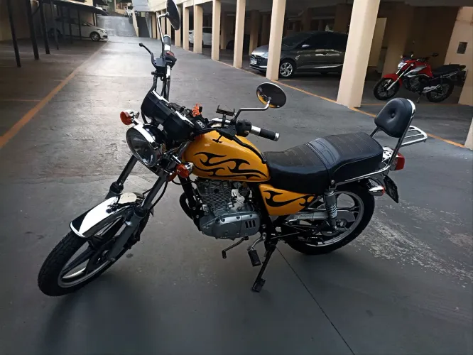 Intruder 125 Custom 