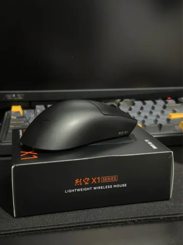 Kit Mouse Sem Fio ATK X1 Pro + Mousepad Husky Avalanche Grande (Na Caixa!)