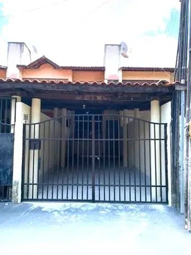 CASA COM 3 QUARTOS E 01 VAGA DE GARAGEM